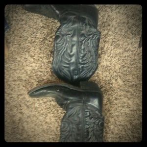 Black cowgirl boots size 6